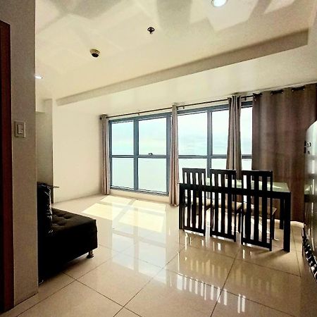 2 Bedroom In Grand Riviera Suites Infront Of Us Embassy Manila Exterior photo